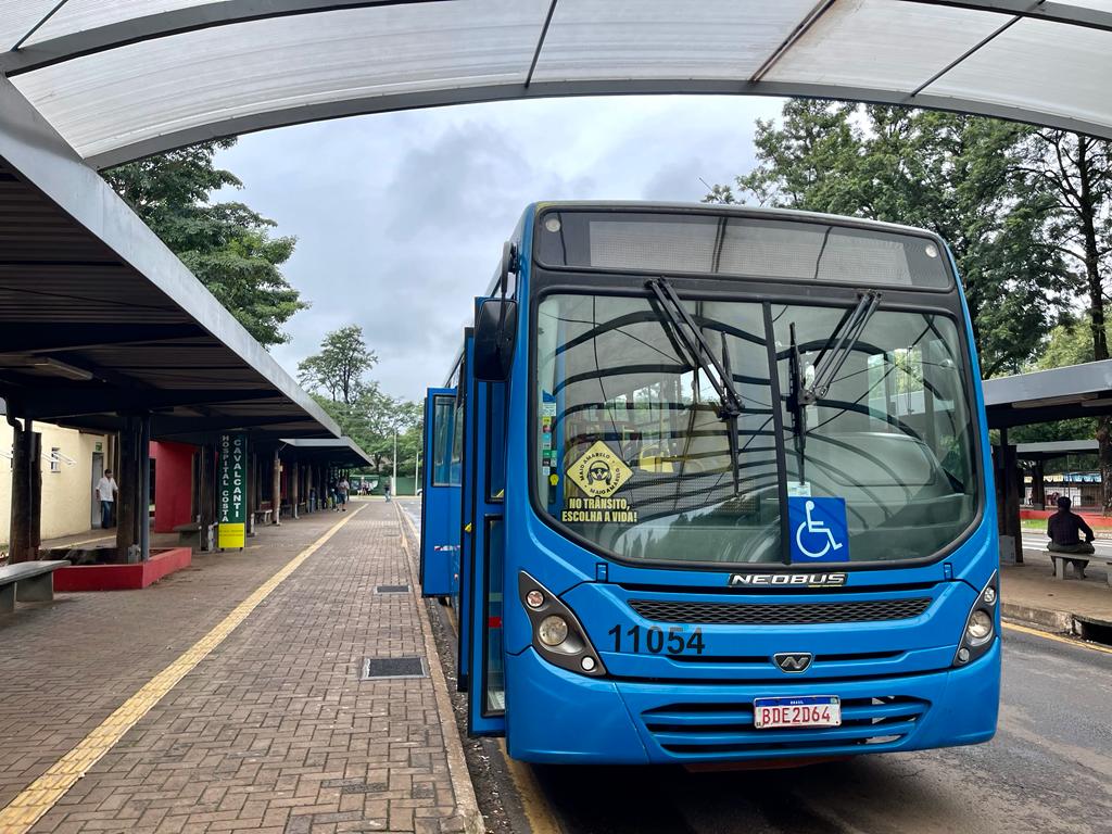 VISAC adesiva os ônibus em alusão ao Maio Amarelo