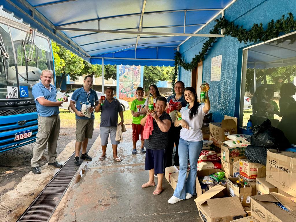 União e Solidariedade: Colaboradores da VISAC entregam 730 quilos de alimentos ao Lar dos Velhinhos