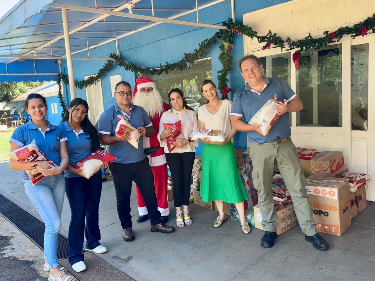 Natal Solidário: Colaboradores da VISAC entregam 760 quilos de alimentos ao Lar dos Velhinhos